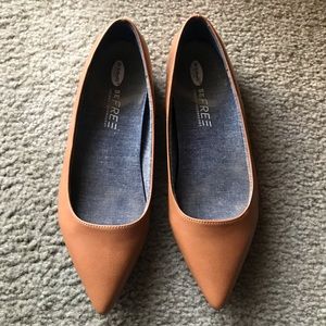 Brown pointed flats